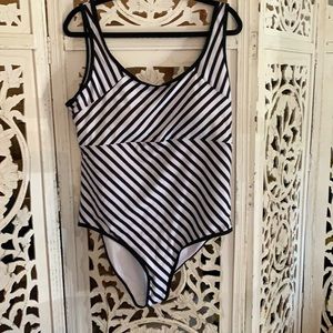 NWT. Flatter me brand/ 3x black and white stripe. swimsuit. #A26